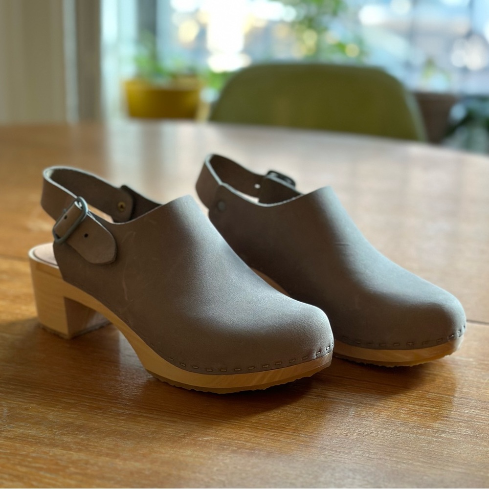 Bryr Daphne clogs pacific gray NEW 36/6